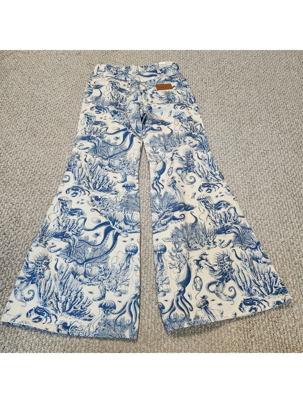 Wrangler Wanderer Women's Blue and White High Rise Flared Jeans 24/30 NWT - Picture 11 of 11
